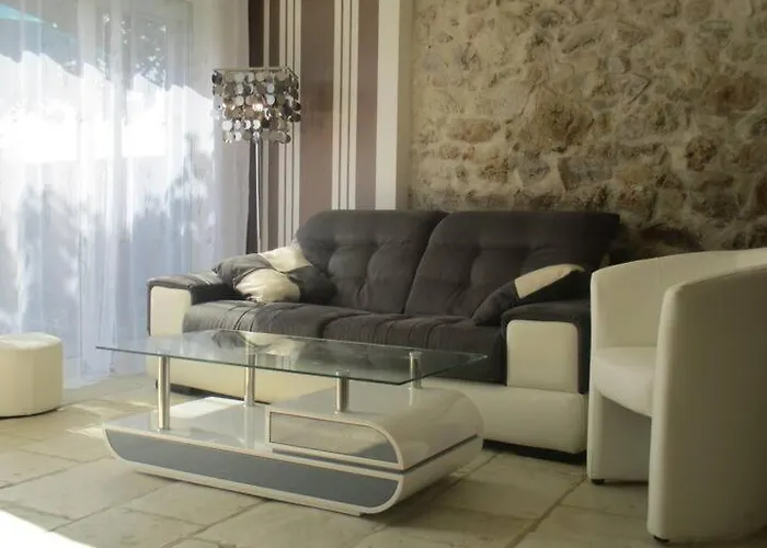 La P\'Tite Maison Du Chateau