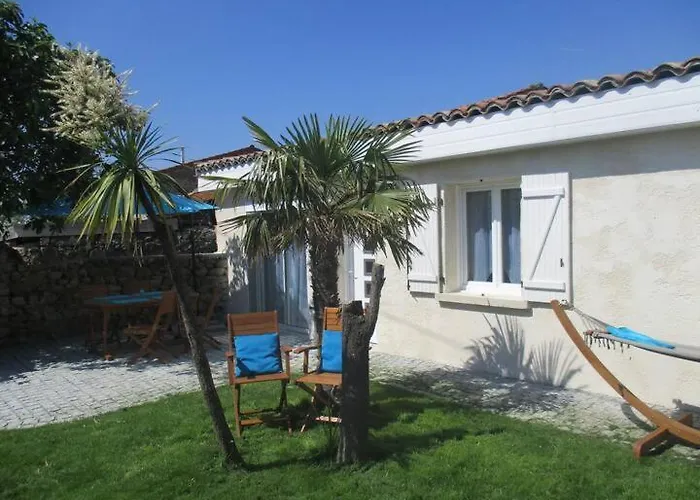 La P\'Tite Maison Du Chateau